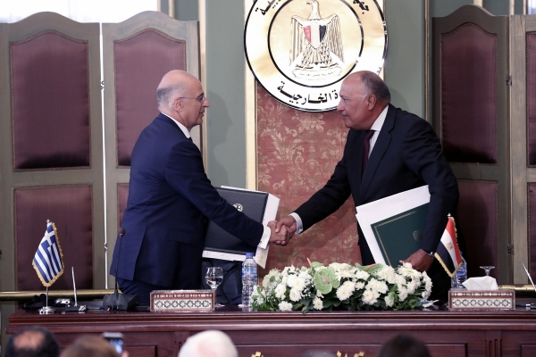 Yπεγράφη η ιστορική συμφωνία μεταξύ Ελλάδας και Αιγύπτου για την οριοθέτηση της ΑΟΖ.