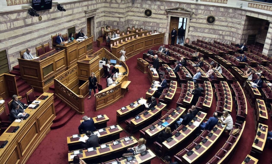 Βουλή: Ένταση για το νομοσχέδιο για τις διαδηλώσεις