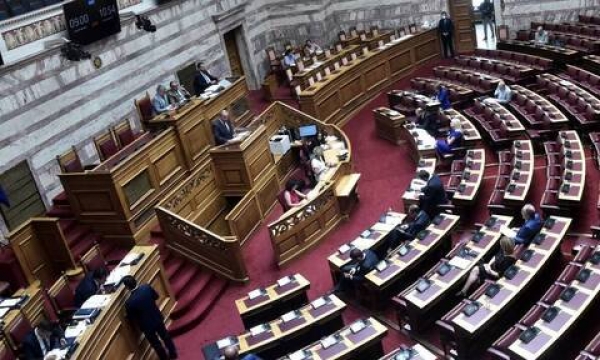 Άγριος καυγάς μεταξύ κυβέρνησης και ΣΥΡΙΖΑ στη Βουλή